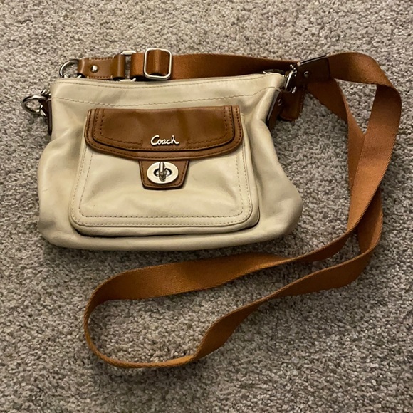 Coach Handbags - Coach Retro Vintage Crossbody Purse